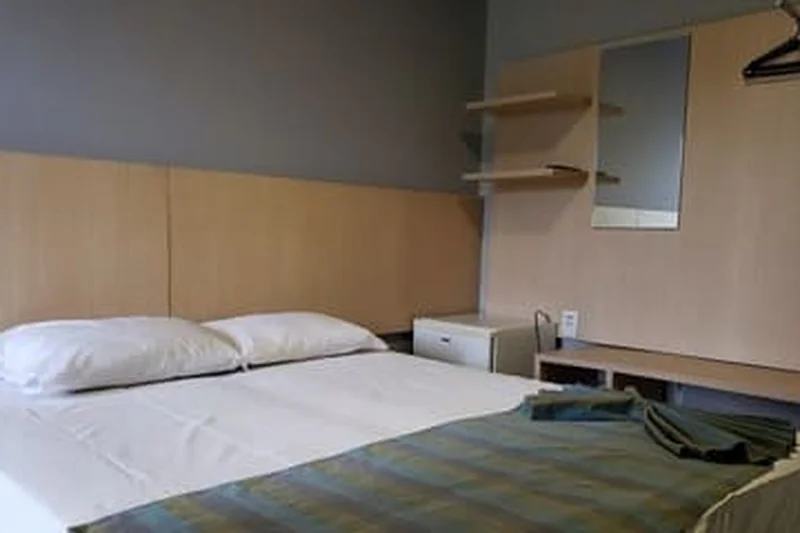 Quarto Standard do Lagoa Park Hotel — configuração flexível de camas para até 3 pessoas